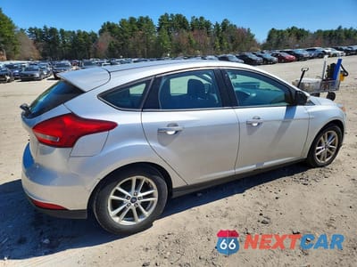 Trzecie zdjęcie samochodu z tyłu: 2015 FORD FOCUS SE VIN:1FADP3K29FL315759 - miniatura