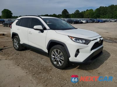 Czwarte zdjęcie samochodu z boku: 2020 TOYOTA RAV4 XLE PREMIUM VIN:JTMC1RFV7LD520646 - miniatura