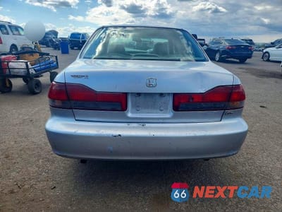Zdjęcie 6 z 13 samochodu: 2001 HONDA ACCORD EX VIN:1HGCG16591A041788 - miniatura