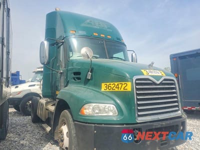 2017 MACK CXU612 SEMI TRUCK 1M1AW01X3HM009780 - główne zdjęcie licytacji z USA - miniatura