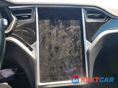 Zdjęcie 9 z 13 samochodu: 2015 TESLA MODEL S VIN:5YJSA1E11FF118811 - miniatura