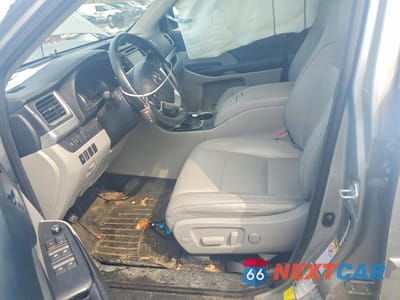 Zdjęcie 7 z 12 samochodu: 2017 TOYOTA HIGHLANDER XLE VIN:5TDJZRFH0HS377612 - miniatura