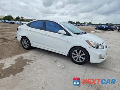 Czwarte zdjęcie samochodu z boku: 2013 HYUNDAI ACCENT GLS VIN:KMHCU4AE4DU396320 - miniatura