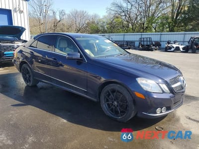Czwarte zdjęcie samochodu z boku: 2010 MERCEDES-BENZ E 350 4MATIC VIN:WDDHF8HB1AA211215 - miniatura
