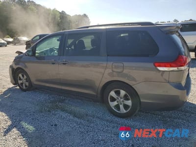 Drugie zdjęcie samochodu z przodu: 2012 TOYOTA SIENNA LE 8-PASSENGER VIN:5TDKK3DCXCS225679 - miniatura