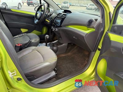 Piąte zdjęcie samochodu w środku: 2014 CHEVROLET SPARK 1LT VIN:KL8CD6S91EC410210 - miniatura
