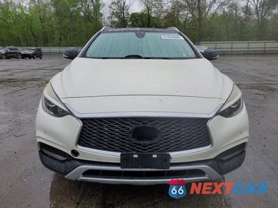 Piąte zdjęcie samochodu w środku: 2018 INFINITI QX30 PREMIUM VIN:SJKCH5CR8JA052577 - miniatura