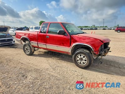 Czwarte zdjęcie samochodu z boku: 2003 GMC SONOMA VIN:1GTDT19X638215872 - miniatura