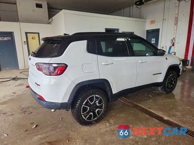 Trzecie zdjęcie samochodu z tyłu: 2025 JEEP COMPASS TRAILHAWK VIN:3C4NJDDN6ST532441 - miniatura