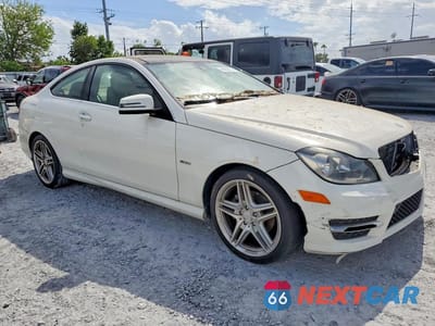 Czwarte zdjęcie samochodu z boku: 2012 MERCEDES-BENZ C 250 VIN:WDDGJ4HB3CF861852 - miniatura