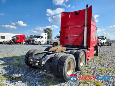 Czwarte zdjęcie samochodu z boku: 2015 VOLVO VNL SEMI TRUCK VIN:4V4NC9EJ4FN183258 - miniatura