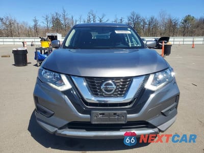 Piąte zdjęcie samochodu w środku: 2018 NISSAN ROGUE S VIN:KNMAT2MV4JP585428 - miniatura
