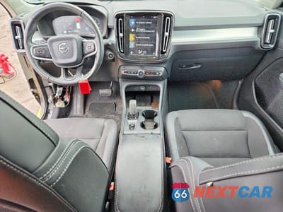 Zdjęcie 8 z 12 samochodu: 2020 VOLVO XC40 T5 MOMENTUM VIN:YV4162UK8L2323857 - miniatura