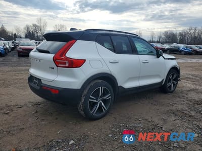 Trzecie zdjęcie samochodu z tyłu: 2021 VOLVO XC40 T5 R-DESIGN VIN:YV4162UM5M2522514 - miniatura