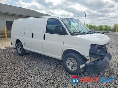 Czwarte zdjęcie samochodu z boku: 2017 CHEV EXPRESS G3500 VIN:1GCZGGFF7H1266970 - miniatura