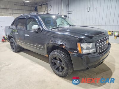 Czwarte zdjęcie samochodu z boku: 2013 CHEVROLET AVALANCHE LTZ VIN:3GNTKGE71DG283748 - miniatura