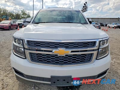Piąte zdjęcie samochodu w środku: 2017 CHEVROLET SUBURBAN C1500 LS VIN:1GNSCGEC7HR341034 - miniatura