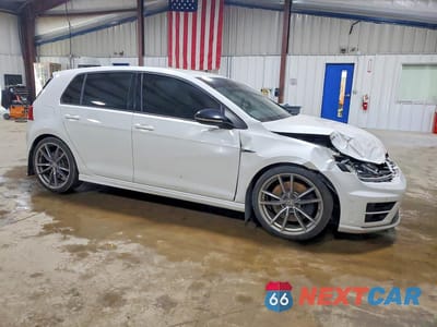 Czwarte zdjęcie samochodu z boku: 2017 VOLKSWAGEN GOLF R VIN:WVWWF7AU2HW116778 - miniatura