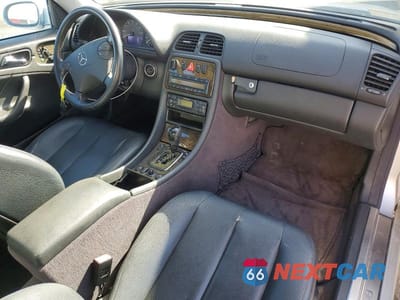 Zdjęcie 8 z 12 samochodu: 2001 MERCEDES-BENZ CLK 430 VIN:WDBLJ70G61T069712 - miniatura