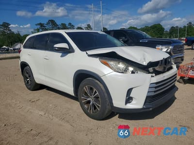 Czwarte zdjęcie samochodu z boku: 2017 TOYOTA HIGHLANDER LE VIN:5TDZARFH9HS027339 - miniatura
