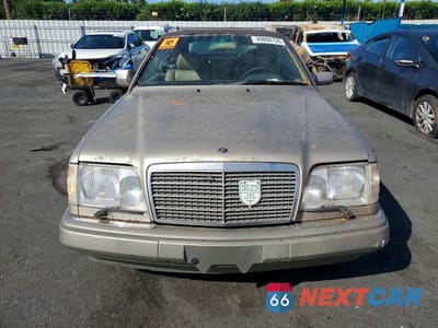 Piąte zdjęcie samochodu w środku: 1995 MERCEDES-BENZ E 320 VIN:WDBEA66E9SC176974 - miniatura