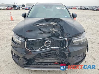 Piąte zdjęcie samochodu w środku: 2022 VOLVO XC40 T5 MOMENTUM VIN:YV4162UK3N2744176 - miniatura