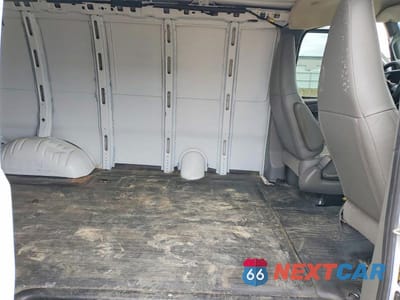 Zdjęcie 11 z 13 samochodu: 2024 CHEVROLET EXPRESS G2500 DELIVERY VAN VIN:1GCWGAFP6R1261768 - miniatura