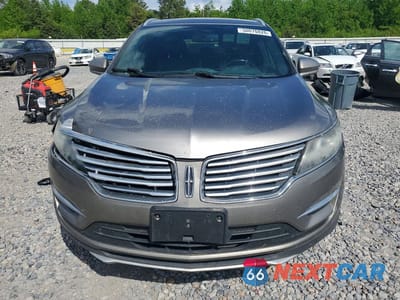 Piąte zdjęcie samochodu w środku: 2017 LINCOLN MKC SELECT VIN:5LMCJ2D96HUL08138 - miniatura