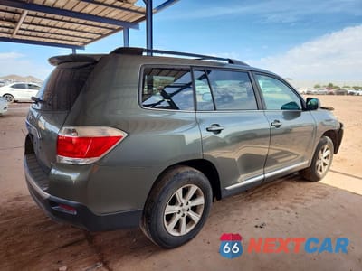 Trzecie zdjęcie samochodu z tyłu: 2013 TOYOTA HIGHLANDER SE VIN:5TDBK3EH4DS265476 - miniatura
