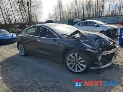 Czwarte zdjęcie samochodu z boku: 2018 TESLA MODEL 3 VIN:5YJ3E1EB8JF090435 - miniatura
