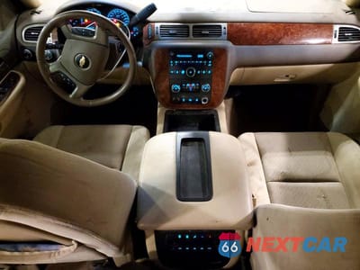 Zdjęcie 8 z 14 samochodu: 2009 CHEVROLET SUBURBAN K1500 LT VIN:1GNFK26339R293474 - miniatura