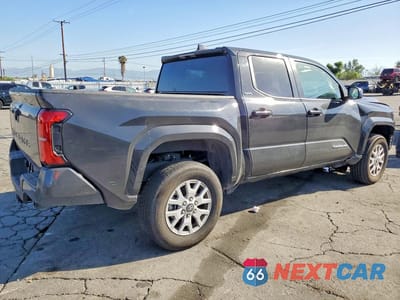 Trzecie zdjęcie samochodu z tyłu: 2025 TOYOTA TACOMA SR5 VIN:3TMKB5FN9SM035025 - miniatura