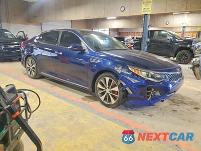 Czwarte zdjęcie samochodu z boku: 2016 KIA OPTIMA SXL TURBO VIN:5XXGV4L23GG016190 - miniatura