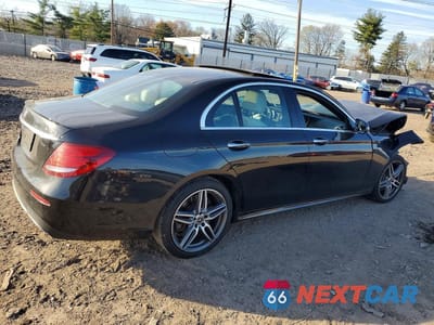 Trzecie zdjęcie samochodu z tyłu: 2019 MERCEDES-BENZ E 450 4MATIC VIN:WDDZF6JBXKA493410 - miniatura