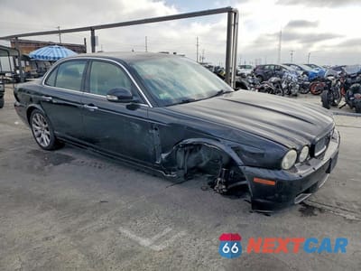 Czwarte zdjęcie samochodu z boku: 2008 JAGUAR XJ8 VIN:SAJWA71BX8SH26257 - miniatura