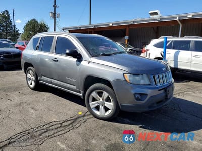 Czwarte zdjęcie samochodu z boku: 2012 JEEP COMPASS SPORT VIN:1C4NJDBB2CD523817 - miniatura