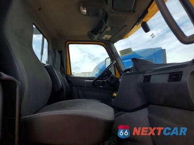 Piąte zdjęcie samochodu w środku: 2020 INTERNATIONAL LT625 SEMI TRUCK VIN:3HSDZTZR4LN233599 - miniatura