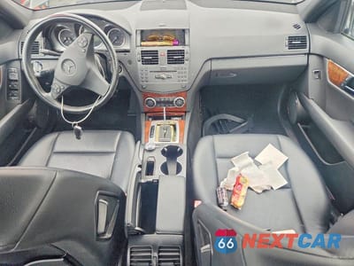 Zdjęcie 8 z 12 samochodu: 2011 MERCEDES-BENZ C 300 4MATIC VIN:WDDGF8BB0BR134120 - miniatura