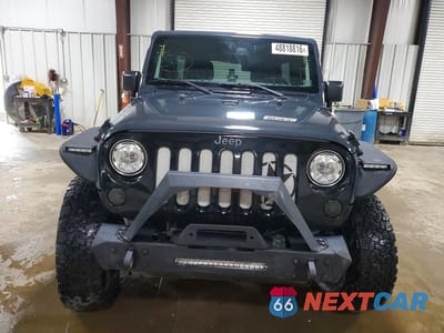 Piąte zdjęcie samochodu w środku: 2018 JEEP WRANGLER UNLIMITED SPORT VIN:1C4BJWDG4JL883651 - miniatura