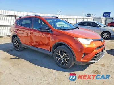 Czwarte zdjęcie samochodu z boku: 2016 TOYOTA RAV4 SE VIN:JTMNFREV5GD085675 - miniatura