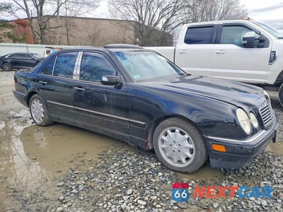 Czwarte zdjęcie samochodu z boku: 1996 MERCEDES-BENZ E 300D VIN:WDBJF20F5TJ013892 - miniatura