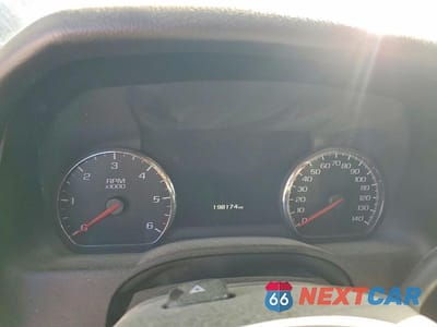 Zdjęcie 9 z 13 samochodu: 2015 GMC YUKON DENALI VIN:1GKS2CKJ9FR146464 - miniatura