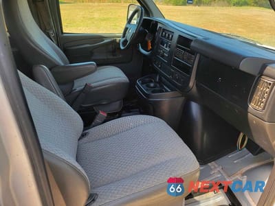 Piąte zdjęcie samochodu w środku: 2015 CHEVROLET EXPRESS G3500 LT VIN:1GAZG1FG2F1135280 - miniatura