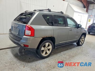 Trzecie zdjęcie samochodu z tyłu: 2012 JEEP COMPASS SPORT VIN:1C4NJDBB0CD705497 - miniatura