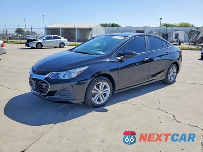 2019 CHEVROLET CRUZE LS 1G1BC5SM7K7112200 - główne zdjęcie licytacji z USA - miniatura