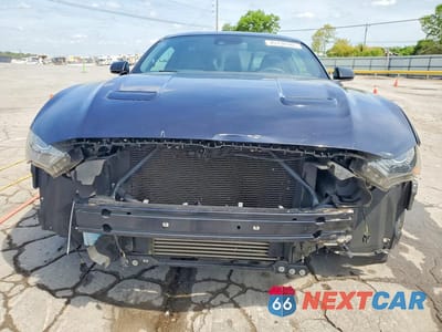 Piąte zdjęcie samochodu w środku: 2021 FORD MUSTANG VIN:1FA6P8TH5M5119330 - miniatura