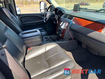 Piąte zdjęcie samochodu w środku: 2009 CHEVROLET SILVERADO K2500 HEAVY DUTY LTZ VIN:1GCHK63669F139821 - miniatura