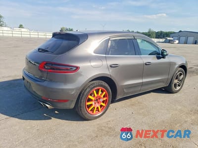 Trzecie zdjęcie samochodu z tyłu: 2015 PORSCHE MACAN S VIN:WP1AB2A53FLB54843 - miniatura