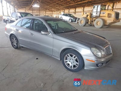 Czwarte zdjęcie samochodu z boku: 2007 MERCEDES-BENZ E 320 CDI VIN:WDBUF22X77B072946 - miniatura