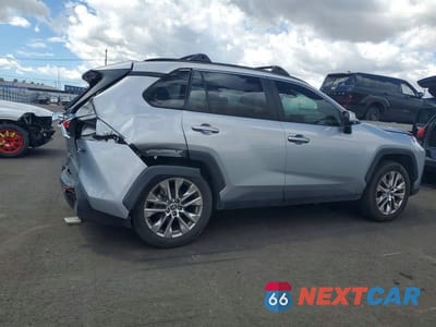 Trzecie zdjęcie samochodu z tyłu: 2021 TOYOTA RAV4 XLE PREMIUM VIN:2T3C1RFVXMC111255 - miniatura